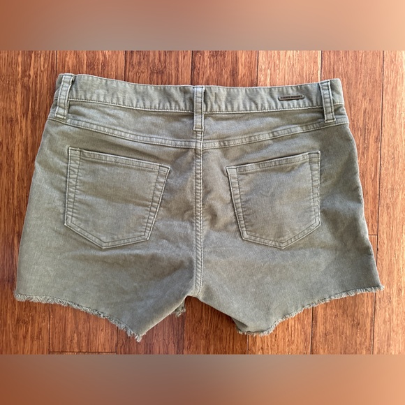 Carve Designs Oahu Short , 4” inseam , Size 4 - Sage Green - Picture 2 of 3